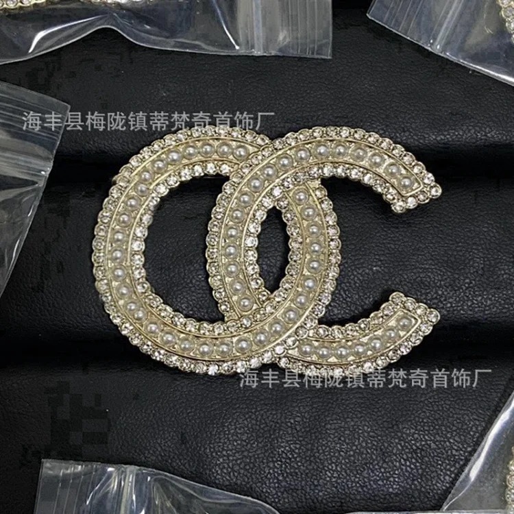 Chanel 25c new double C brooch women's enamel light luxury high-end pearl love small fragrance tassel versatile fragrance grandma corsage