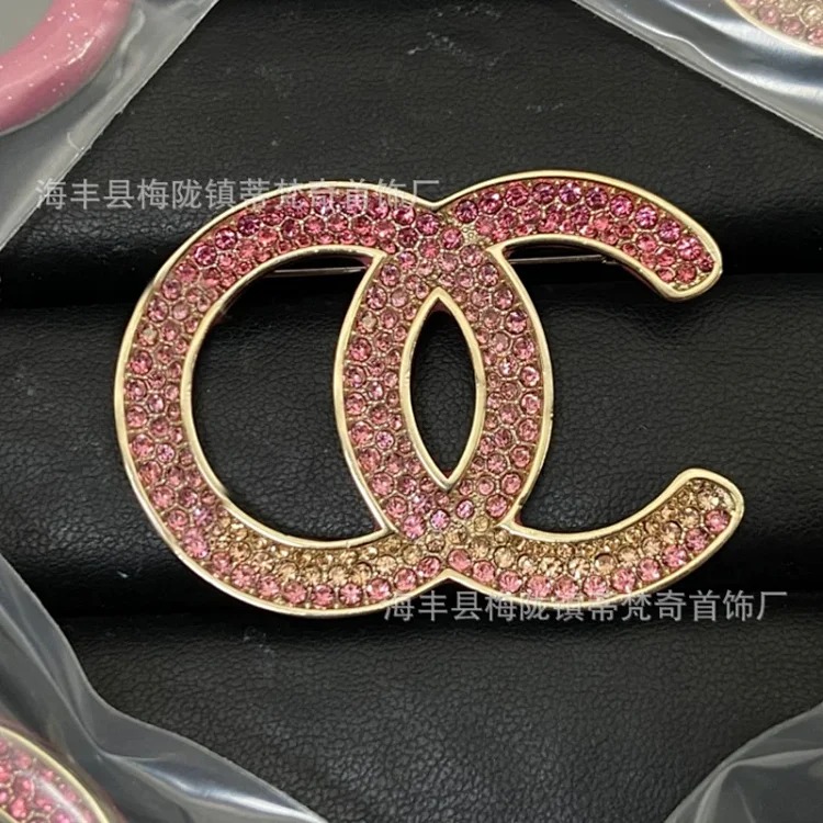 Chanel 25c new double C brooch women's enamel light luxury high-end pearl love small fragrance tassel versatile fragrance grandma corsage