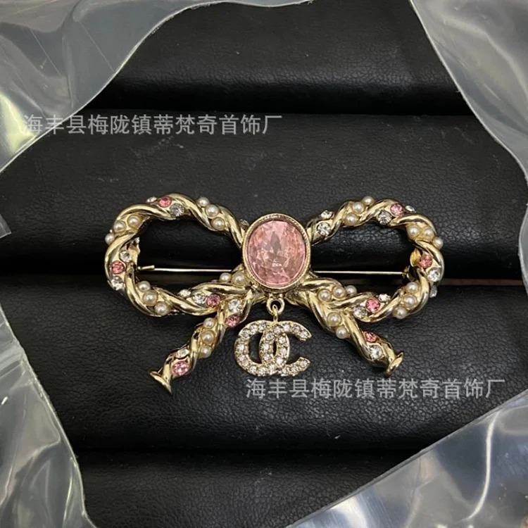 Chanel 25c new double C brooch women's enamel light luxury high-end pearl love small fragrance tassel versatile fragrance grandma corsage