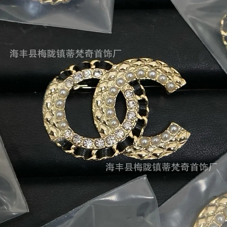 Chanel 25c new double C brooch women's enamel light luxury high-end pearl love small fragrance tassel versatile fragrance grandma corsage