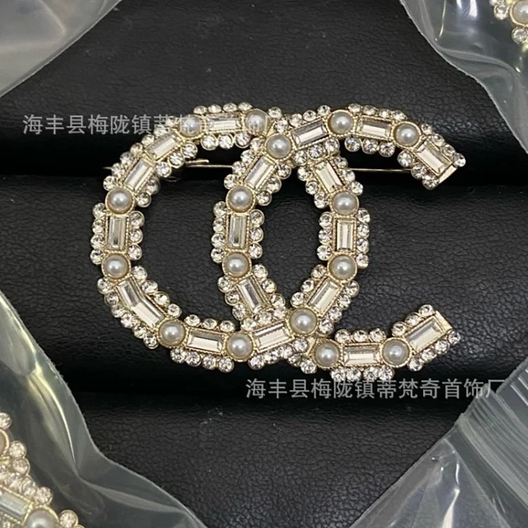 Chanel 25c new double C brooch women's enamel light luxury high-end pearl love small fragrance tassel versatile fragrance grandma corsage