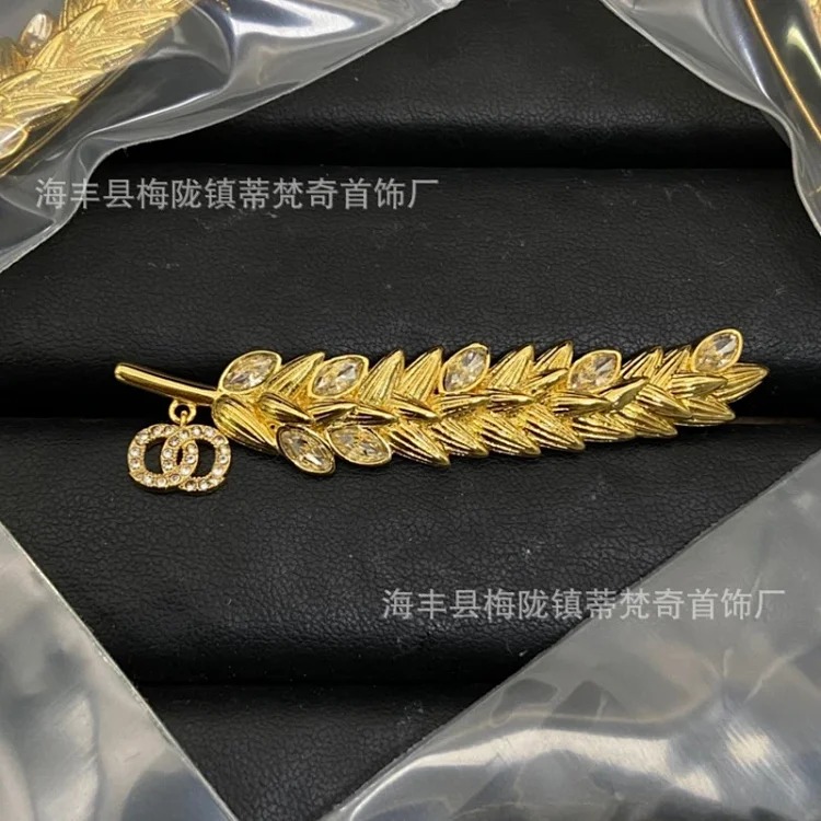 Chanel 25c new double C brooch women's enamel light luxury high-end pearl love small fragrance tassel versatile fragrance grandma corsage