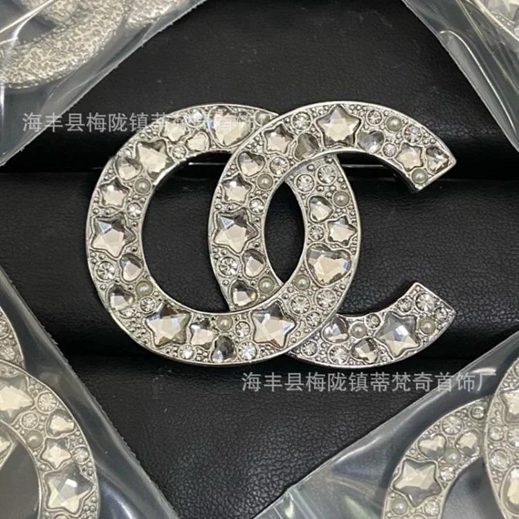 Chanel 25c new double C brooch women's enamel light luxury high-end pearl love small fragrance tassel versatile fragrance grandma corsage