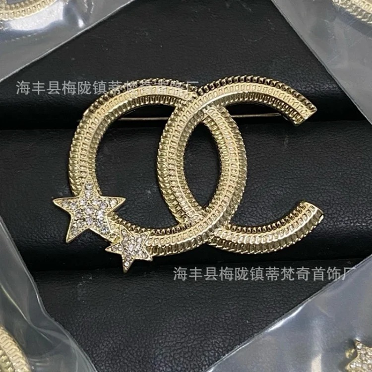 Chanel 25c new double C brooch women's enamel light luxury high-end pearl love small fragrance tassel versatile fragrance grandma corsage