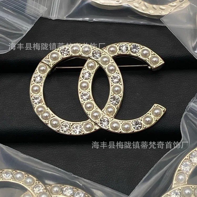 Chanel 25c new double C brooch women's enamel light luxury high-end pearl love small fragrance tassel versatile fragrance grandma corsage