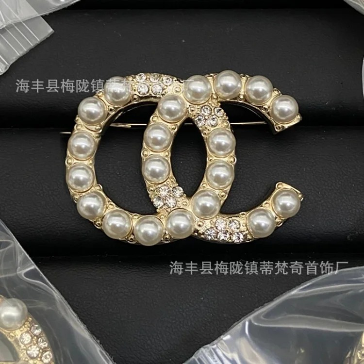 Chanel 25c new double C brooch women's enamel light luxury high-end pearl love small fragrance tassel versatile fragrance grandma corsage