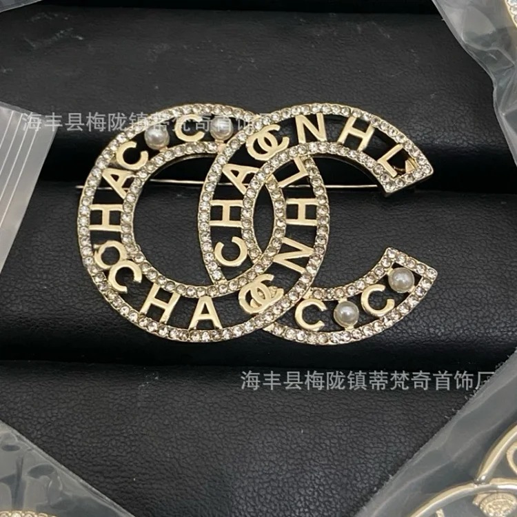 Chanel 25c new double C brooch women's enamel light luxury high-end pearl love small fragrance tassel versatile fragrance grandma corsage