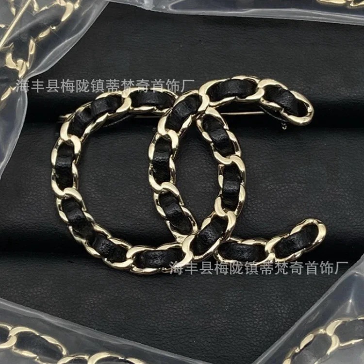 Chanel 25c new double C brooch women's enamel light luxury high-end pearl love small fragrance tassel versatile fragrance grandma corsage