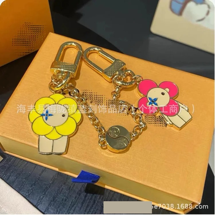 Louis Vuitton Foreign trade hot-selling series of fashionable metal bag pendants, presbyopic keychain pendants, car keychains