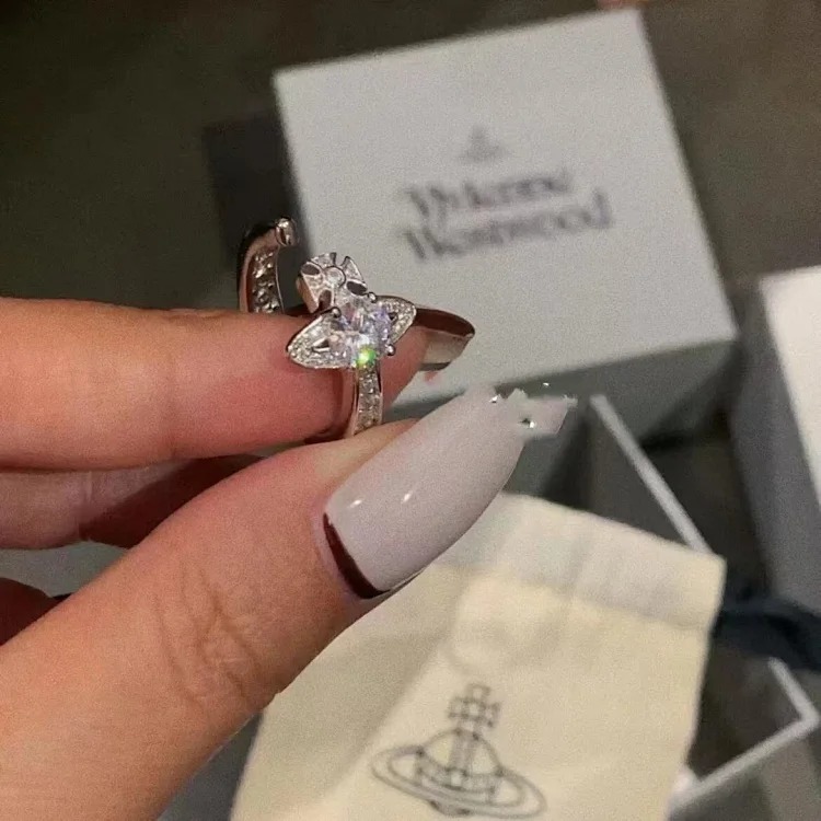 High of Queen Mother Vivian West's Saturn diamond open ring female Saturn orbit temperament European and American bright stone ring