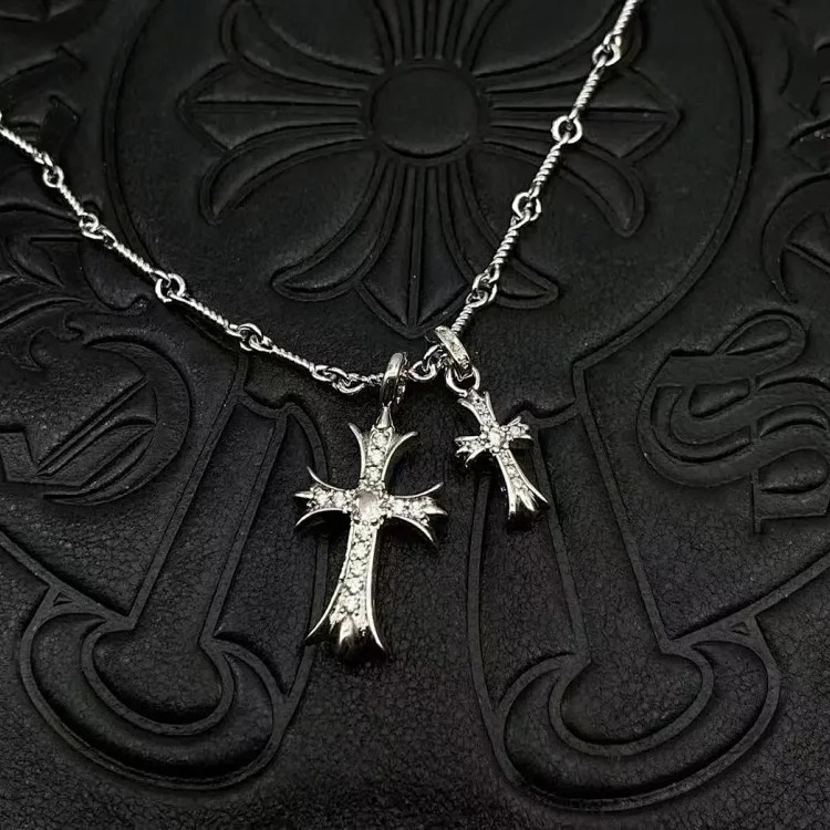 Chanel Diamond-encrusted large and small double cross sweater chain with high-end feel