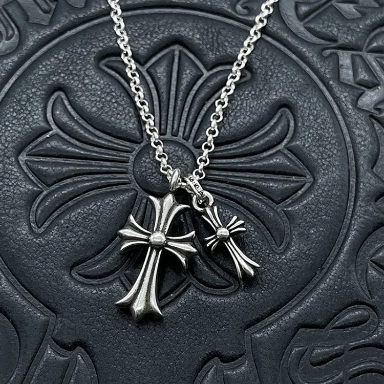 Chanel Diamond-encrusted large and small double cross sweater chain with high-end feel