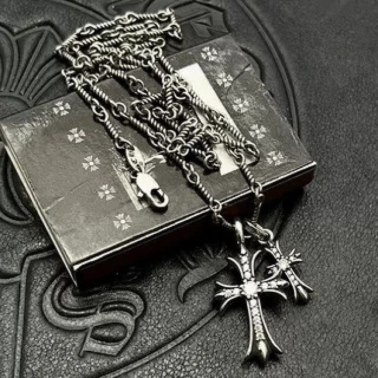 Chanel Diamond-encrusted large and small double cross sweater chain with high-end feel