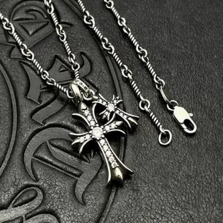 Chanel Diamond-encrusted large and small double cross sweater chain with high-end feel
