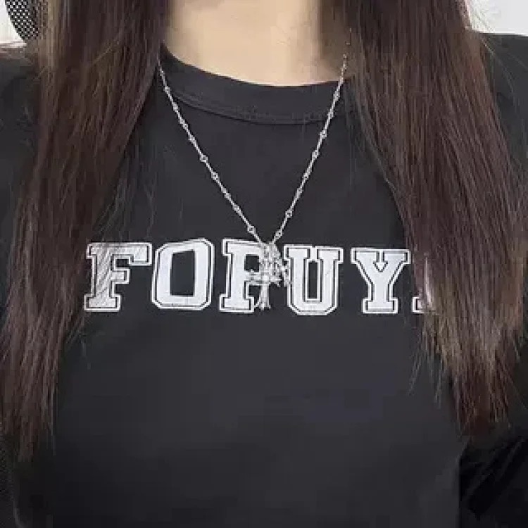 Chanel Diamond-encrusted large and small double cross sweater chain with high-end feel
