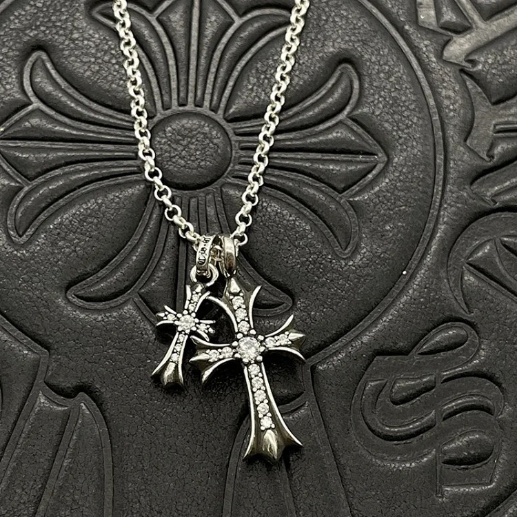 Chanel Diamond-encrusted large and small double cross sweater chain with high-end feel