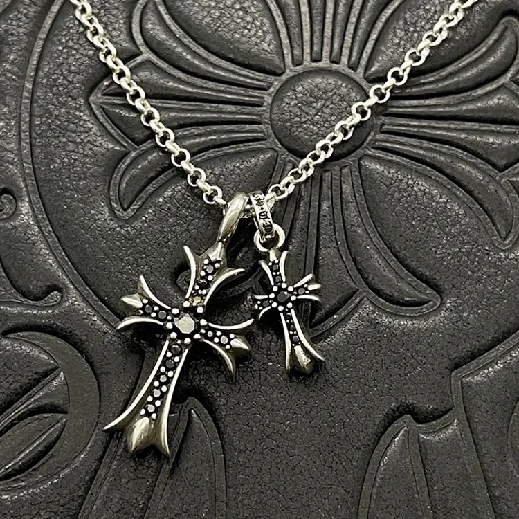 Chanel Diamond-encrusted large and small double cross sweater chain with high-end feel