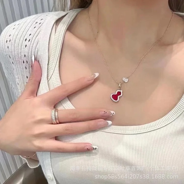 Gourd necklace for women thickly plated 18K rose gold V gold natural carnelian white mother-of-pearl pendant fashion clavicle chain wholesale