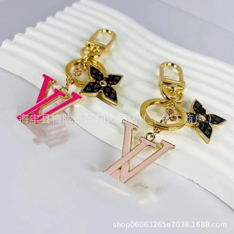 Four-leaf clover letter keychain jewelry pendant multi-color bag pendant dropshipping