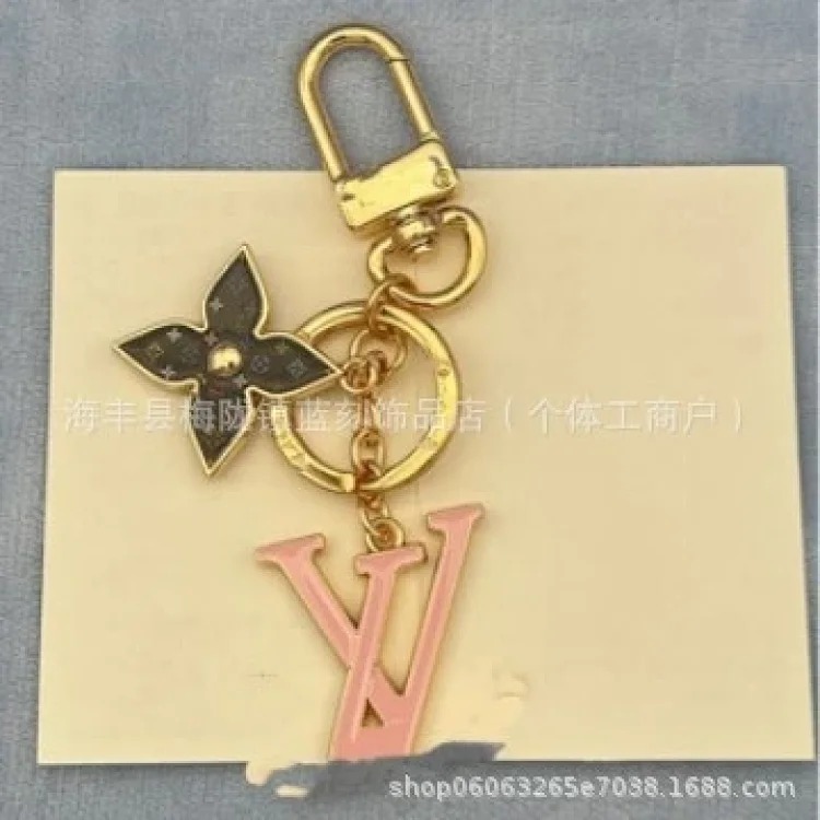 Four-leaf clover letter keychain jewelry pendant multi-color bag pendant dropshipping