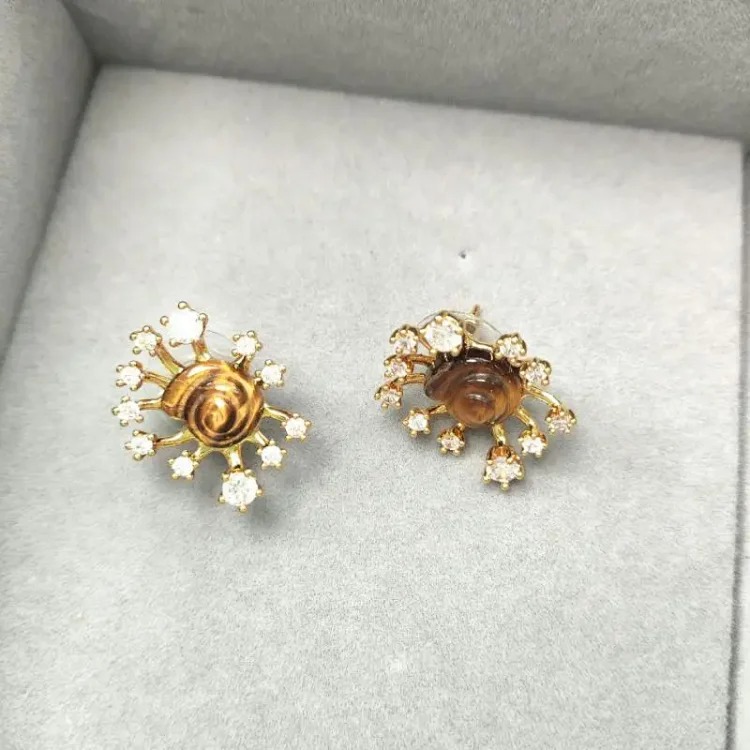 Personalized BV style tiger eye stone snail earrings, light luxury, versatile and fashionable O full diamond earrings, high-end exaggerated earrings for women