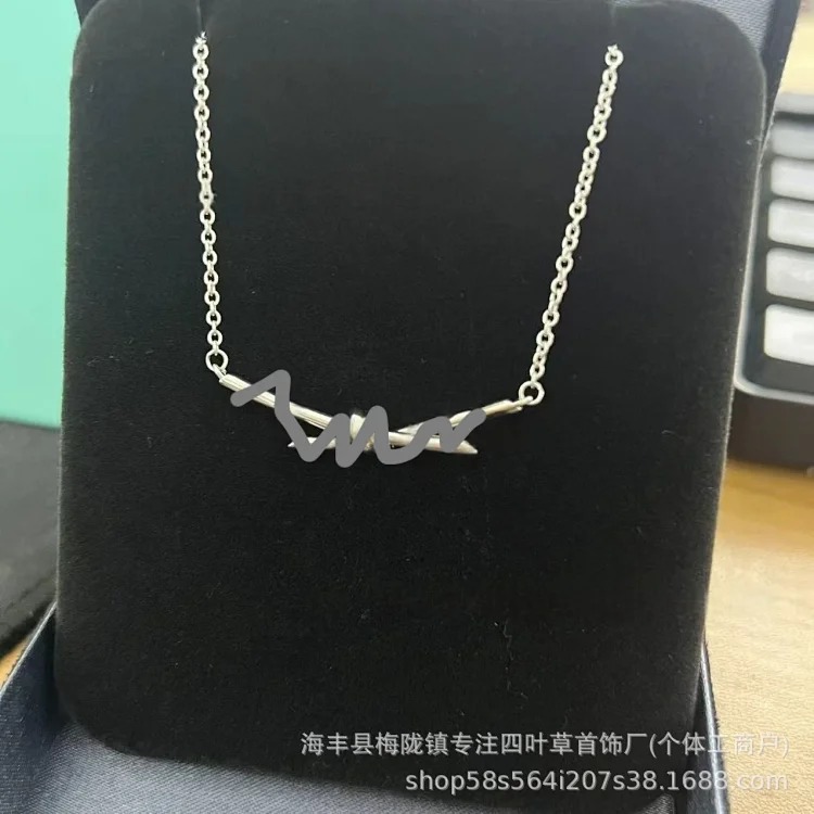 Louis Vuitton Tijia T knot twist necklace bow diamond half diamond full diamond necklace versatile rose gold clavicle chain jewelry