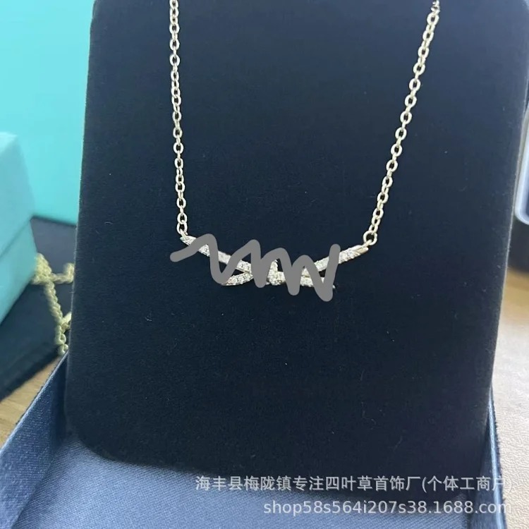Louis Vuitton Tijia T knot twist necklace bow diamond half diamond full diamond necklace versatile rose gold clavicle chain jewelry