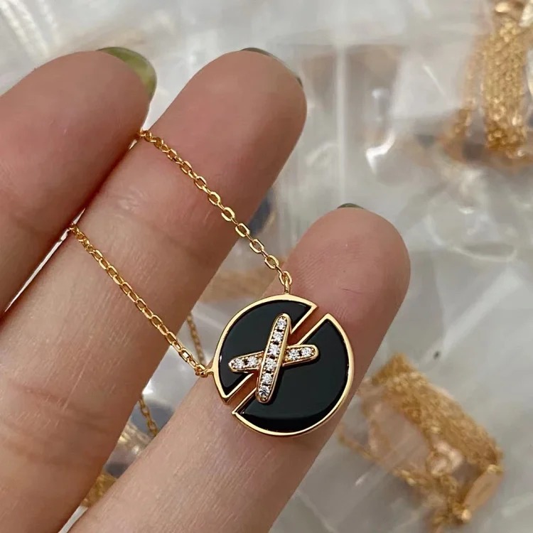 Shangjia white mother-of-pearl cross bracelet light luxury niche 18K rose gold plated simple high-end clavicle chain on behalf of