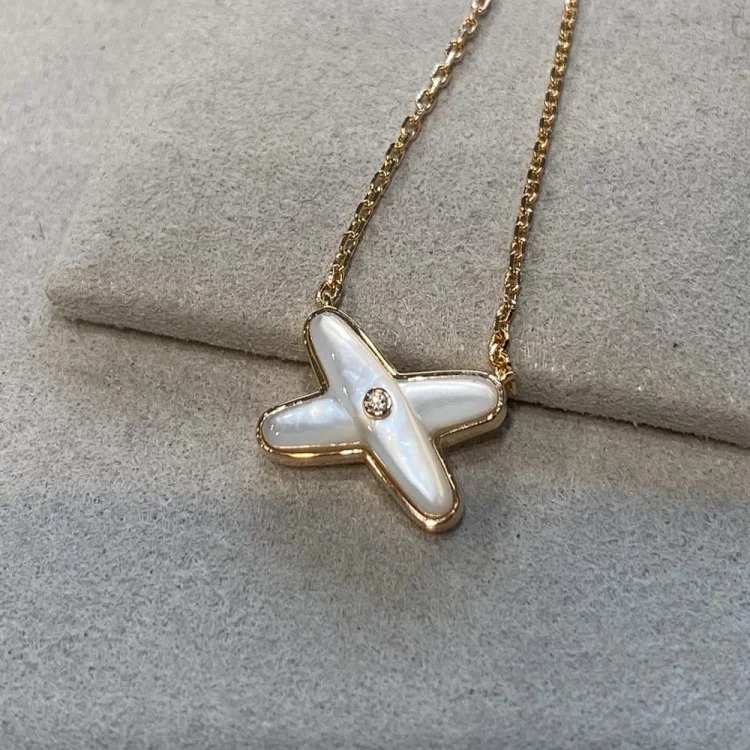 Shangjia white mother-of-pearl cross bracelet light luxury niche 18K rose gold plated simple high-end clavicle chain on behalf of
