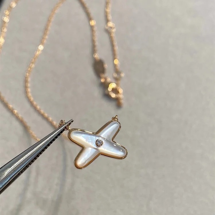 Shangjia white mother-of-pearl cross bracelet light luxury niche 18K rose gold plated simple high-end clavicle chain on behalf of
