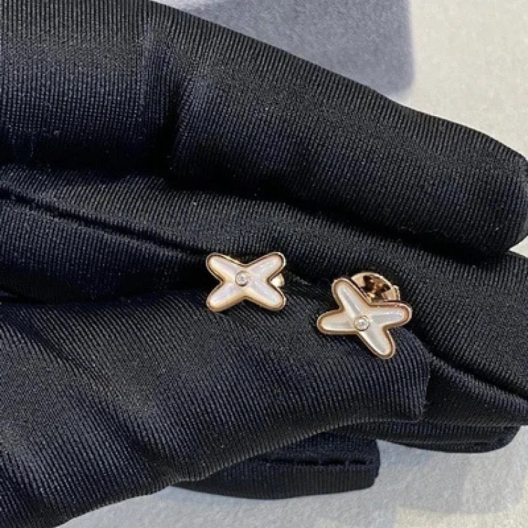 Shangjia white mother-of-pearl cross bracelet light luxury niche 18K rose gold plated simple high-end clavicle chain on behalf of