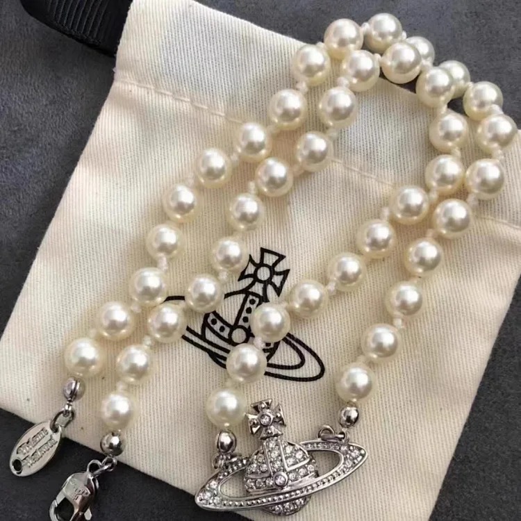 High-quality Western Queen Mother Saturn Pearl Necklace Female niche light luxury choker Vivian Planet Pearl Clavicle Necklace