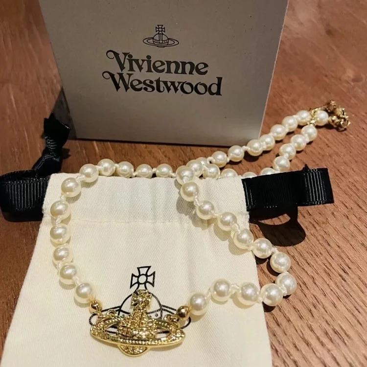 High-quality Western Queen Mother Saturn Pearl Necklace Female niche light luxury choker Vivian Planet Pearl Clavicle Necklace