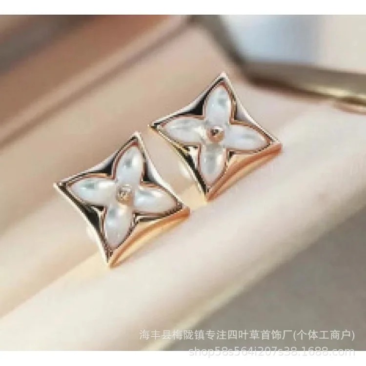 V gold cross-border hot selling four-leaf clover 18K gold non-fading bracelet light luxury high-end jewelry necklace wholesale manufacturer