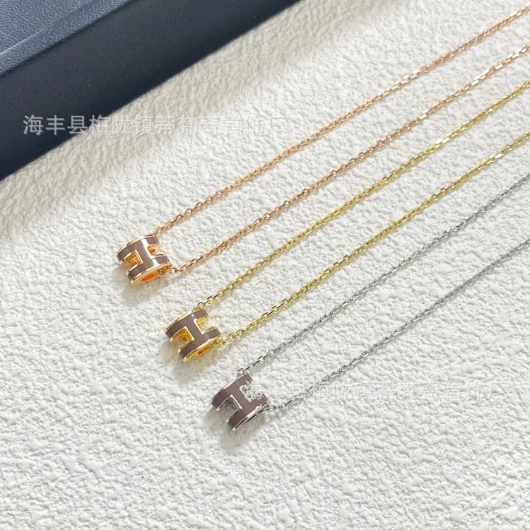 Aijia high H necklace for women CNC clavicle chain versatile fashion niche light luxury sweet enamel mini pendant for women