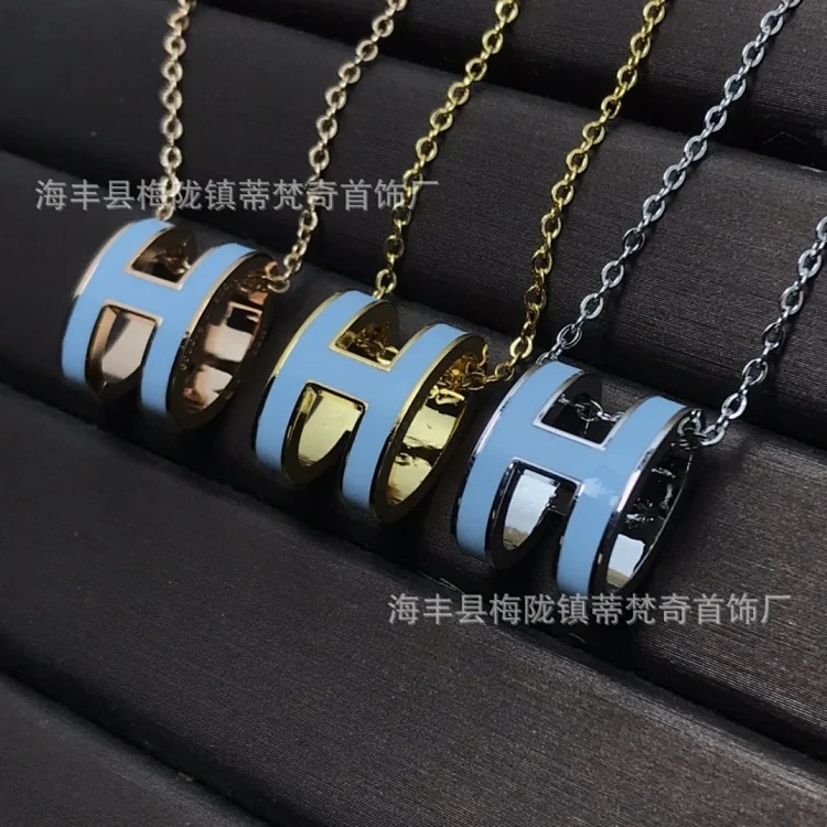 Aijia high H necklace for women CNC clavicle chain versatile fashion niche light luxury sweet enamel mini pendant for women