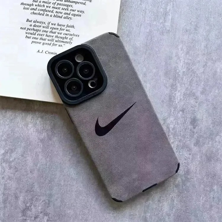 Youthful, fashionable and simple mobile phone case