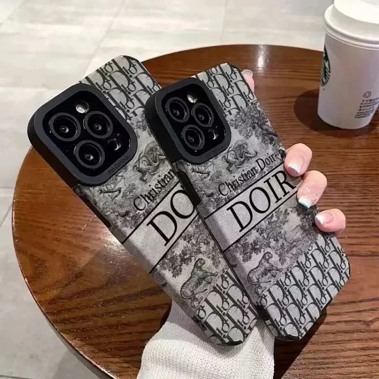Youthful, fashionable and simple mobile phone case