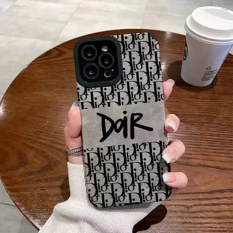 Youthful, fashionable and simple mobile phone case