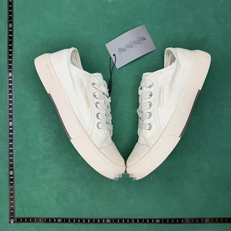 Flat lace up low top canvas shoes TT4