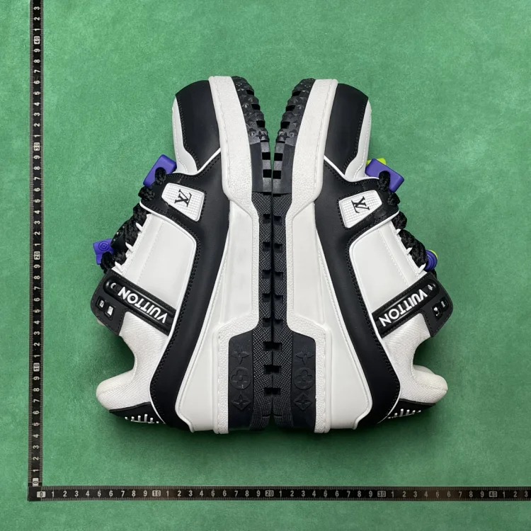 BD7 lace-up low-top fashion sneakers