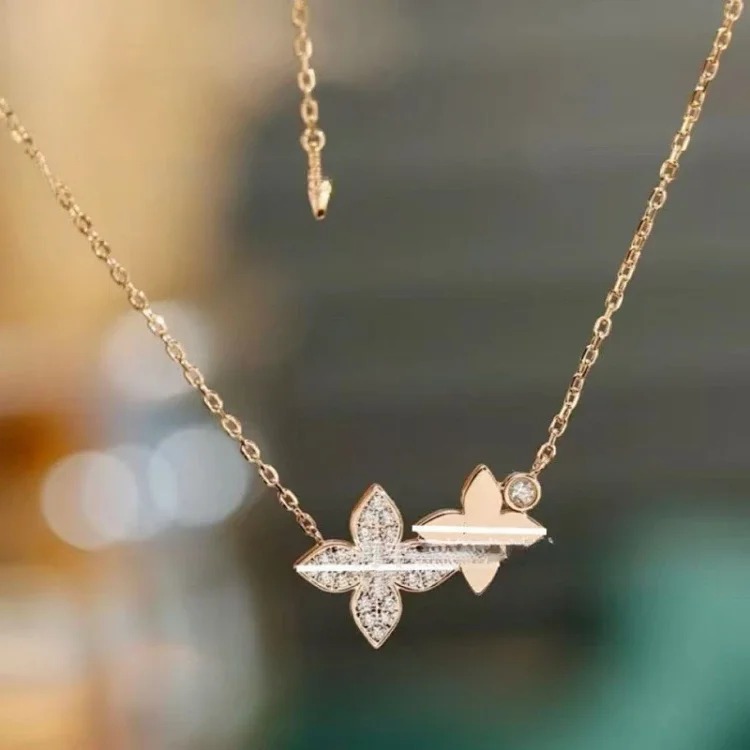 Louis Vuitton 2025 new CNC high four-leaf clover four-flower five-flower bracelet for women electroplated 18k presbyopia necklace live broadcast
