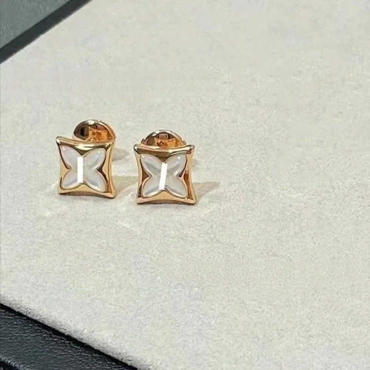 Louis Vuitton 2025 new CNC high four-leaf clover four-flower five-flower bracelet for women electroplated 18k presbyopia necklace live broadcast