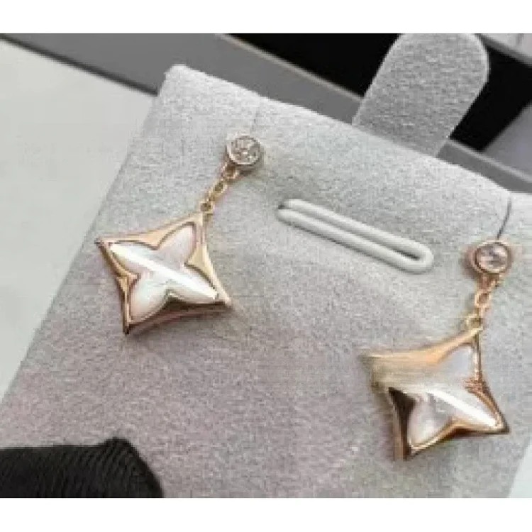 Louis Vuitton 2025 new CNC high four-leaf clover four-flower five-flower bracelet for women electroplated 18k presbyopia necklace live broadcast