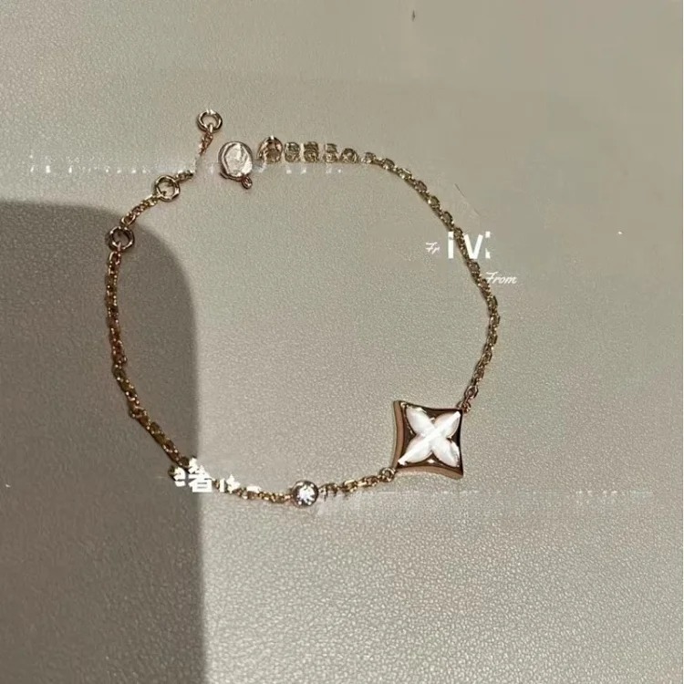 Louis Vuitton 2025 new CNC high four-leaf clover four-flower five-flower bracelet for women electroplated 18k presbyopia necklace live broadcast