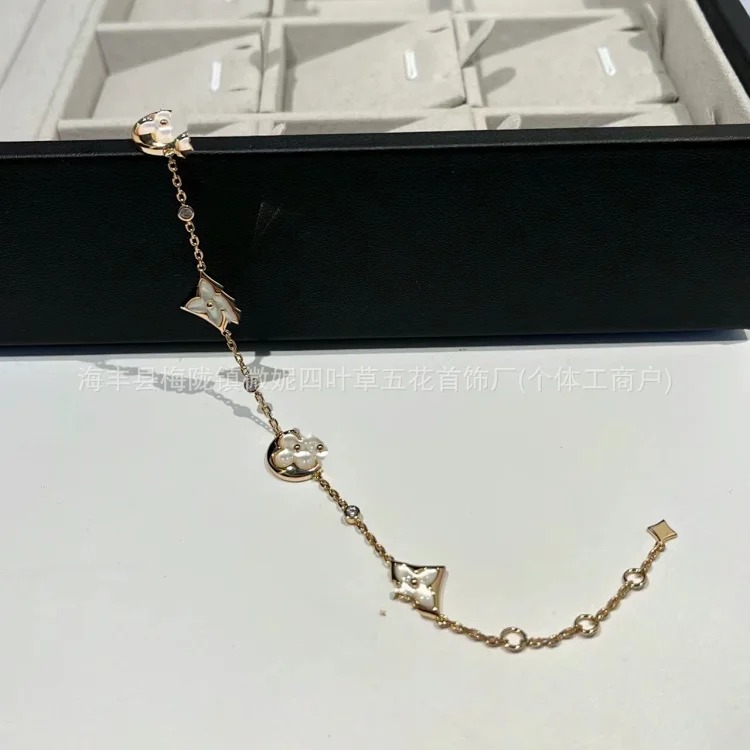 Louis Vuitton 2025 new CNC high four-leaf clover four-flower five-flower bracelet for women electroplated 18k presbyopia necklace live broadcast