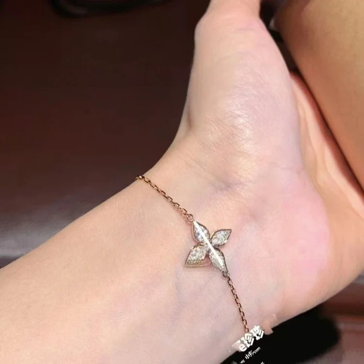 Louis Vuitton 2025 new CNC high four-leaf clover four-flower five-flower bracelet for women electroplated 18k presbyopia necklace live broadcast
