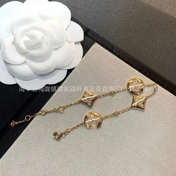 Louis Vuitton 2025 new CNC high four-leaf clover four-flower five-flower bracelet for women electroplated 18k presbyopia necklace live broadcast