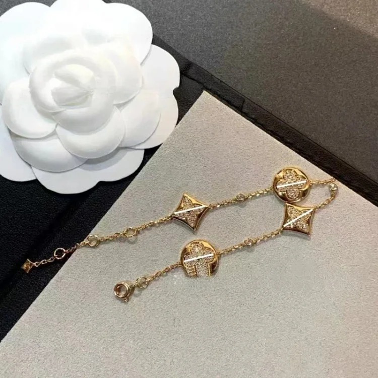Louis Vuitton 2025 new CNC high four-leaf clover four-flower five-flower bracelet for women electroplated 18k presbyopia necklace live broadcast