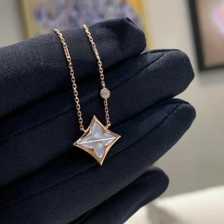 Louis Vuitton 2025 new CNC high four-leaf clover four-flower five-flower bracelet for women electroplated 18k presbyopia necklace live broadcast